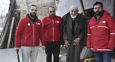 Bitlis'te Kızılay tarafından 1045 aileye gıda kolisi dağıttı