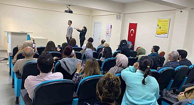 Bitlis'te skolyoz taramaları eğitim programı düzenlendi
