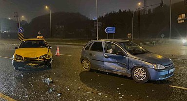 Bolu'da iki otomobil çarpıştı: 3 yaralı