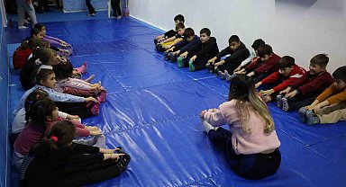 Bu okulun öğrencileri ders sonrası soluğu atölye ve spor salonlarında alıyor