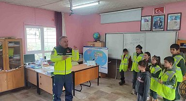 Burdur'da jandarma ekiplerine miniklerden sevgi notları: "Tekrar gelin, sizi çok seviyoruz"