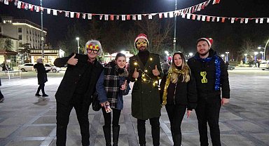 Burdur'da yılbaşı Cumhuriyet Meydanı'nda coşku ile kutlandı