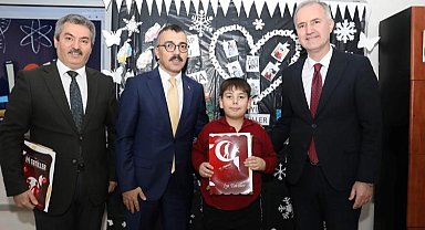 Bursa İnegöl'de öğrenciler karnelerini protokolden aldı