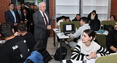 Bursa Nilüfer'de finallere hazırlanan öğrencilere çorba ikramı