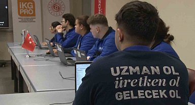 Bursa'da 140 kişiye geleceğin mesleklerinden biri olarak görülen ARVRXR eğitimi verildi