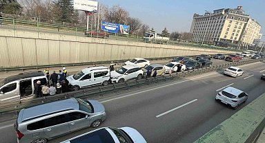 Bursa'da 7 araç birbirine girdi