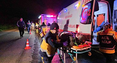 Bursa'da otomobil ile tır çarpıştı: 3 yaralı