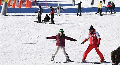 Bursalı çocukların Uludağ'da kayak heyecanı