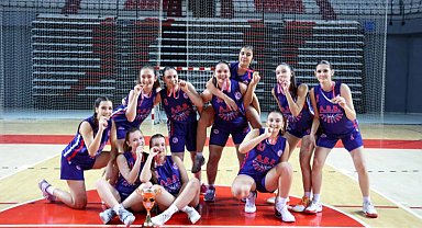 Büyükşehir'in basketbolcu kızları Antalya şampiyonu oldu