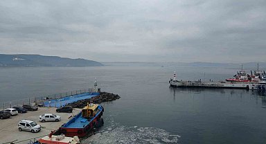 Çanakkale Boğazı sisin etkisini yitirmesiyle tekrar gemi trafiğine açıldı