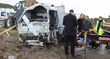 Çanakkale'de iki kamyonet çarpıştı: 1 ölü, 1 yaralı