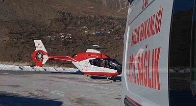Çatak'ta serebrovasküler tedavisi gören hasta ambulans helikopterle Van'a getirildi