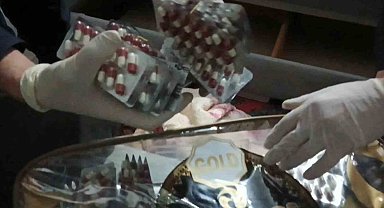 Çekyat altından binlerce uyuşturucu hap çıktı
