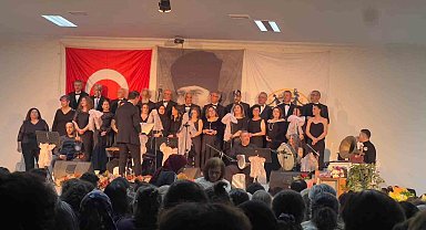 Çeşitli meslek gruplarından oluşan koro büyüledi