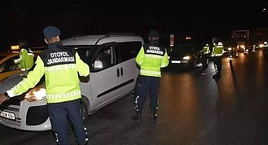 Çeşme-İzmir otoyolunda jandarma güvenliği artırdı