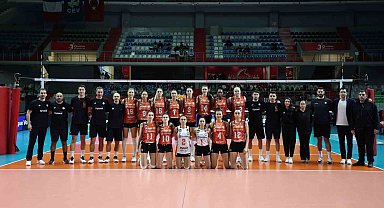 CEV Şampiyonlar Ligi: Eczacıbaşı Dynavit: 3 - Levallois Paris SC: 0