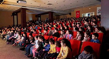 Çocuklara özel tiyatro gösterileri yarıyıl tatili boyunca devam ediyor
