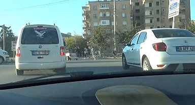 Çocukların tehlikeli oyunu kamerada
