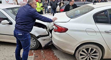 Çorum'da iki otomobil çarpıştı: 1 yaralı