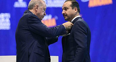 Cumhurbaşkanı Erdoğan, AK Parti'ye katılan Zorlu'ya rozet taktı