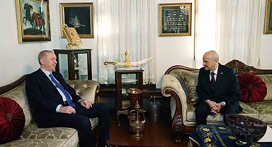 Cumhurbaşkanı Recep Tayyip Erdoğan, MHP Genel Başkanı Devlet Bahçeli'yi evinde ziyaret etti.
