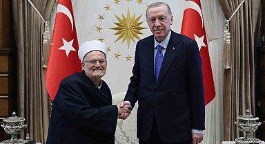 Cumhurbaşkanıı Recep Tayyip Erdoğan, Mescid-i Aksa İmam Hatibi Şeyh İkrime Sabri'yi, Cumhurbaşkanlığı Külliyesi'nde kabul etti.