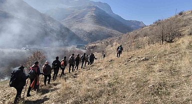 Dağcılardan Şemdinli'deki kanyonlara doğa yürüyüşü