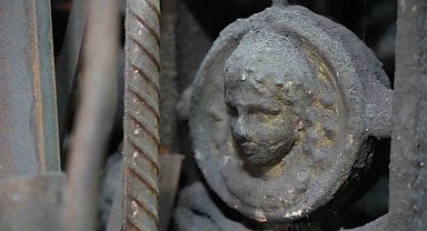 Demircide "Meryem Ana" figürlü tarihi kapı: Papazlar bunun peşinde