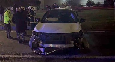 Denetimden kaçan sürücü ters yöne girerek kaza yaptı