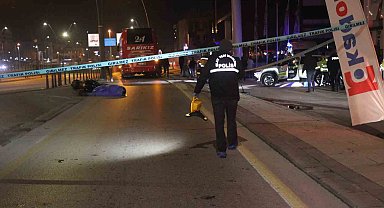 Dengesini kaybeden genç motosiklet sürücüsü otobüsün altında kalarak can verdi