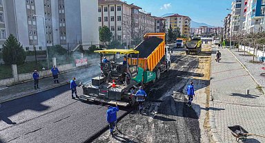 Denizli Büyükşehir, yol çalışmalarına devam ediyor