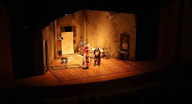 Devlet Tiyatrosu yeniden Sakarya sahnelerinde: İki kişilik Hırgür mest etti