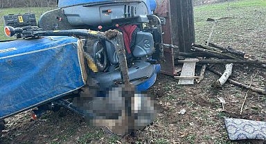 Devrilen traktörün altında kalan sürücü hayatını kaybetti