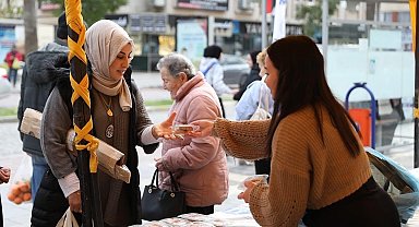 Didim Belediyesi'nden vatandaşlara kandil simidi ikramı