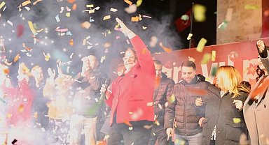Didim'de binlerce kişi yeni yıl coşkuunu Başkan Gençay ile birlikte yaşadı