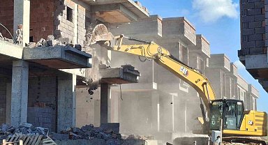 Didim'deki sitede yıkım işlemi başladı