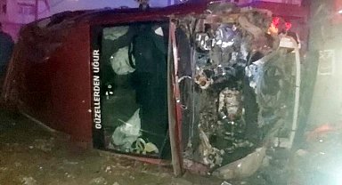 Direğe çarpan hafif ticari aracın sürücüsü yaralandı