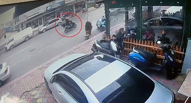 Direksiyon hakimiyetini kaybeden motosikletli yere düştü