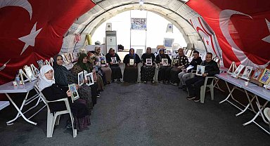 Diyarbakır anneleri çözüm süreci isteyerek evlatlarına "teslim ol" çağrısında bulundu