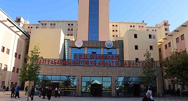 Diyarbakır'da "bıçak parası" aldığı iddiasıyla biri doktor 3 kişi tutuklandı