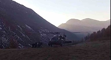 Domuz sürüsü saldırdı, uçurumdan düştü: Helikopterle hastaneye ulaştırıldı