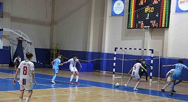 Düzce'de okul sporları futsal şampiyonası heyecanı sürüyor