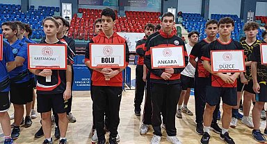 Düzce'nin ev sahipliğinde okul sporları masa tenisi başladı