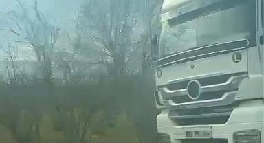 Düzce'ye 20 kaçak göçmeni tırla bırakıp kaçtılar!