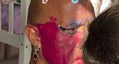 Dwayne Johnson'un kızları makyaj yaptı!