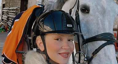Ece Seçkin'den at ve doğa paylaşımı