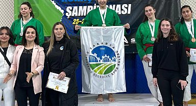 Ece Zurnacı'dan Sakarya'yı gururlandıran şampiyonluk