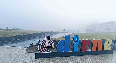 Edirne'de etkili olan sis yaşamı olumsuz etkiledi: Tarihi camiler gözle görünmez oldu