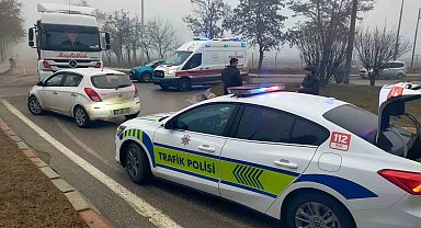 Edirne'de kamyonla otomobil çarpıştı