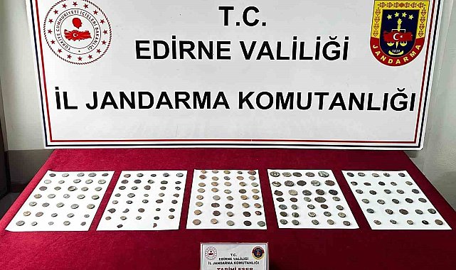 Edirne'de yolcu otobüsünde 177 tarihi sikke ele geçirildi